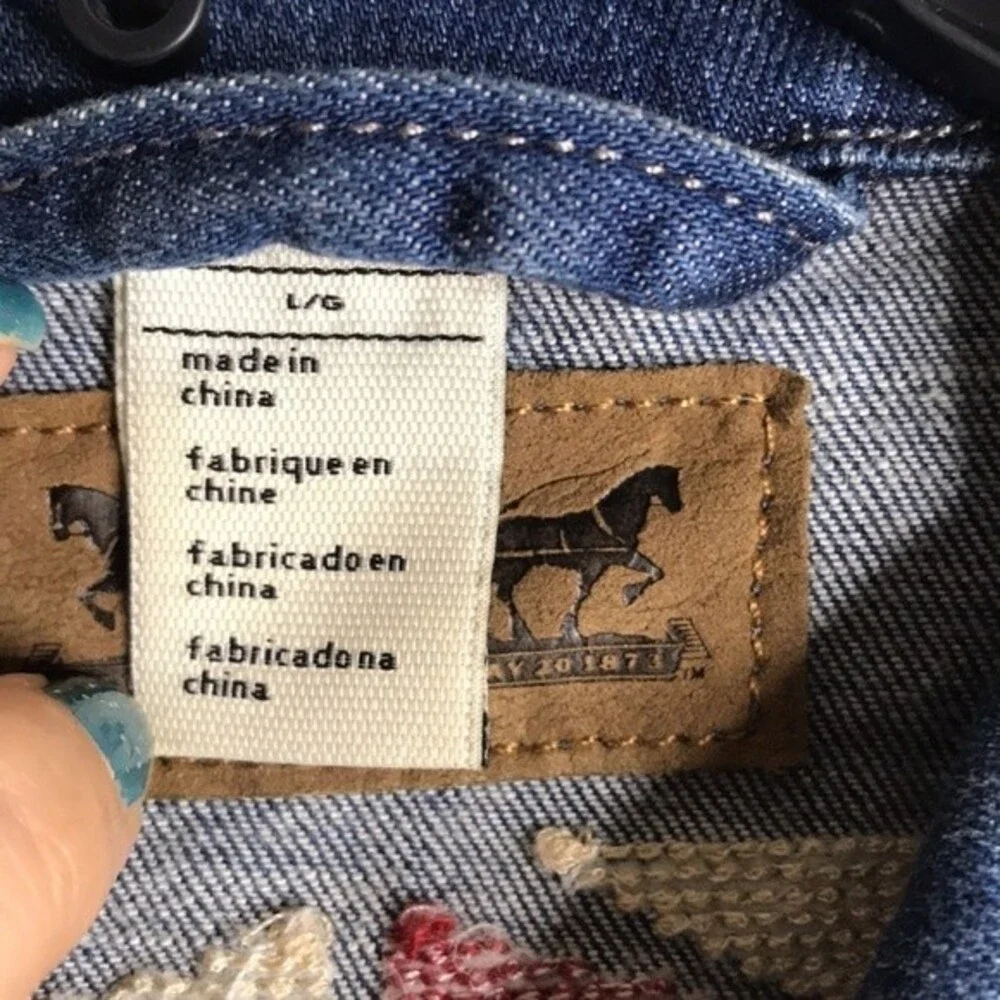 Levis Denim Jacket Embroidered back  Blue Trucker size large y2k